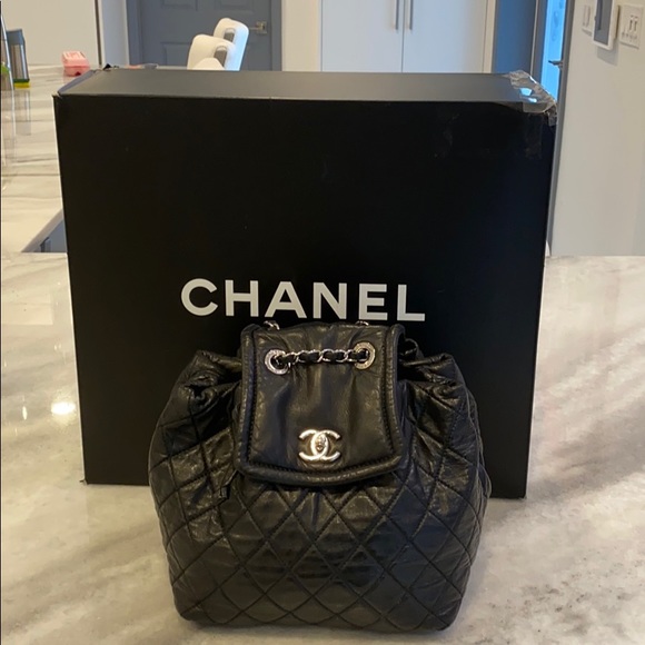SOLD 🔴 Chanel Crinkled Lamb Backpack Black - Picture 4 of 16